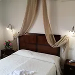 Hotel Tabby
